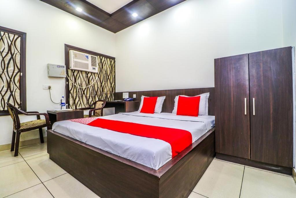 Hotel Sartaj Лудяна Екстериор снимка